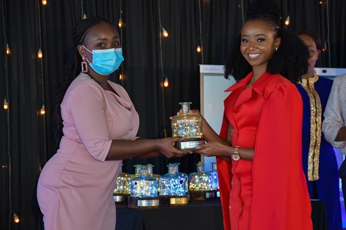 Presenting the Woman Lifestyle Influencer of the Year award to Wambosha Maxine
